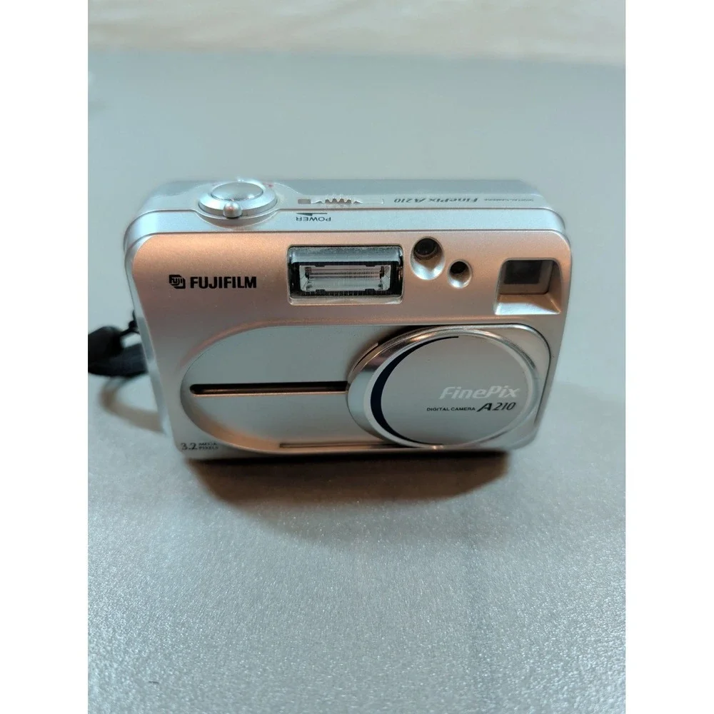 Fujifilm FinePix A210 Digital Camera Silver 3.2MP 3x Optical Zoom Vintage Y2K